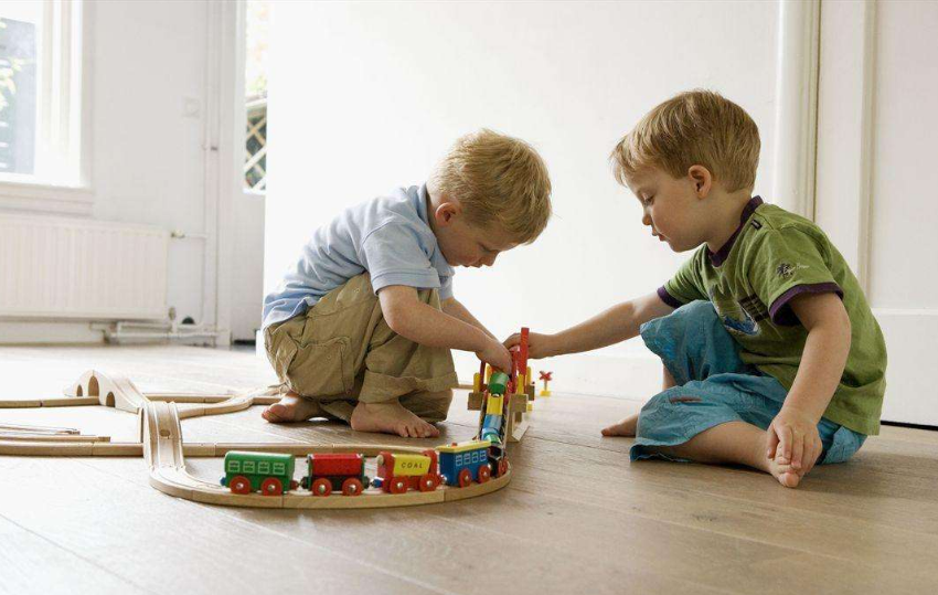 孩子從來不分享玩具給別人怎么辦 要教孩子會分享嗎 孩子從來不分享玩具給別人怎么辦 要教孩子會分享嗎