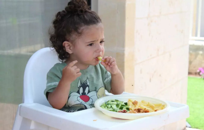 孩子什么時候給他吃輔食最好 孩子吃輔食有哪些特征 孩子什么時候給他吃輔食最好 孩子吃輔食有哪些特征