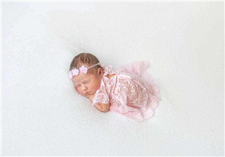 寶寶想午睡有哪些征兆 午睡對寶寶有什么好處