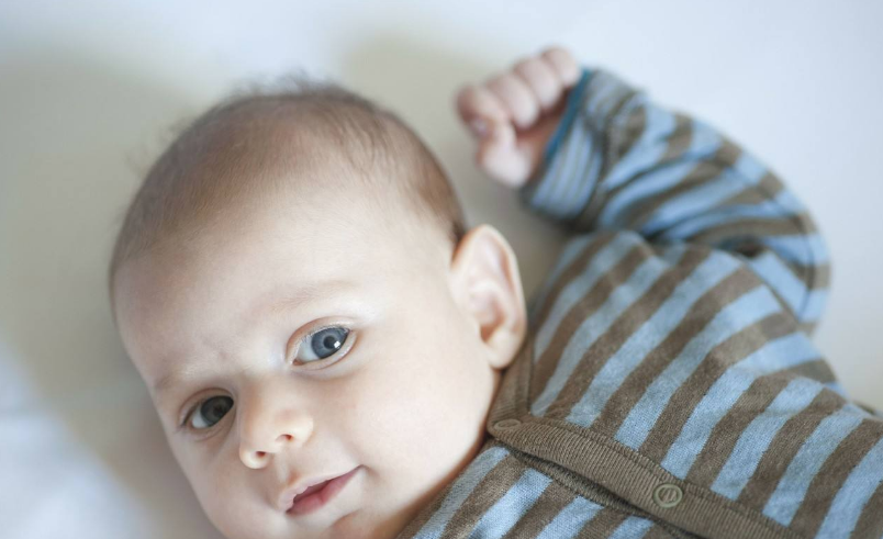 孩子睡前喜歡鬧的心情說說 孩子睡前玩鬧的句子短語朋友圈