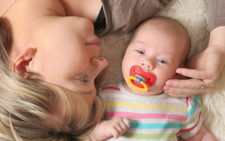 有孩子天天晚上睡不好的心情說說 照顧寶寶就沒睡過一個好覺的感慨句子