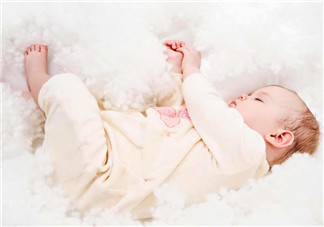 孩子睡前喜歡鬧的心情說(shuō)說(shuō) 孩子睡前玩鬧的句子短語(yǔ)朋友圈