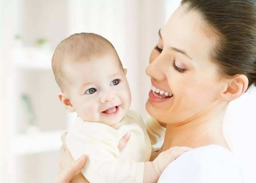 孩子發(fā)燒一夜沒睡的說(shuō)說(shuō) 不希望孩子生病的句子感慨朋友圈