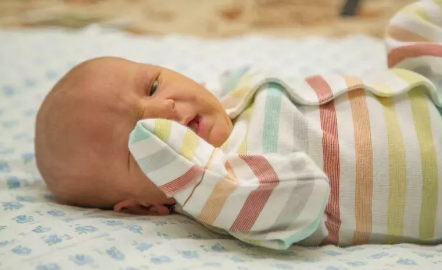 寶寶夏天睡覺一頭汗怎么辦 寶寶睡覺一頭汗正常嗎