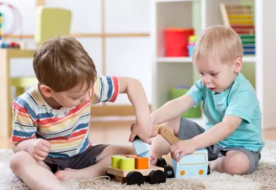 寶寶在幼兒園被打傷要找老師嗎 幼兒園孩子被別人打傷怎么辦 寶寶在幼兒園被打傷要找老師嗎 幼兒園孩子被別人打傷怎么辦
