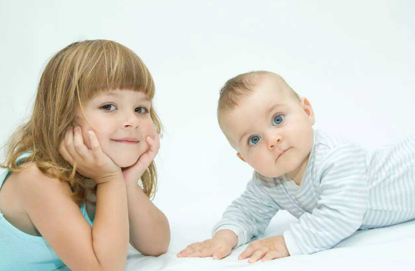 二胎為什么二寶都比大寶聰明 二胎普遍老大憨老二精是怎么回事