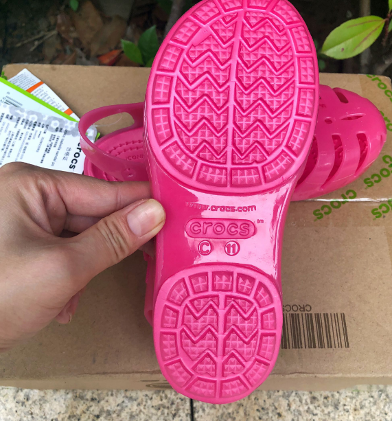 卡駱馳crocs兒童涼鞋怎么樣 crocs女涼鞋孩子喜歡嗎 卡駱馳crocs兒童涼鞋怎么樣 crocs女涼鞋孩子喜歡嗎