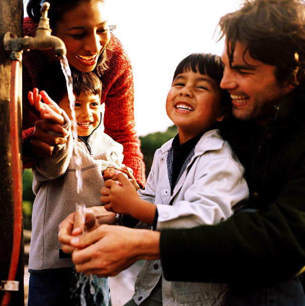 孩子變聰明有哪些表現(xiàn) 孩子吃手是在變聰明嗎