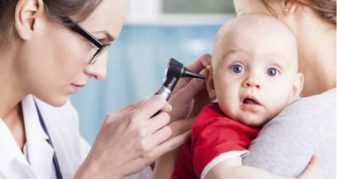 寶寶的耳屎需要清理嗎 如何給寶寶清理耳朵 寶寶的耳屎需要清理嗎 如何給寶寶清理耳朵