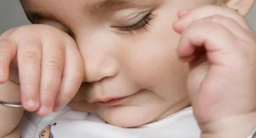 寶寶眼屎多怎么辦 如何給寶寶清理眼睛