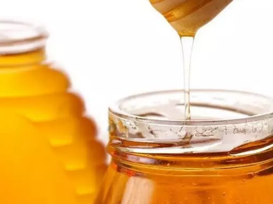 小嬰兒能喝蜂蜜水嗎 寶寶多大幾歲可以吃蜂蜜 小嬰兒能喝蜂蜜水嗎 寶寶多大幾歲可以吃蜂蜜