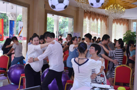 準(zhǔn)爸爸怎么跟胎兒進(jìn)行胎教 準(zhǔn)爸爸胎教怎么做好