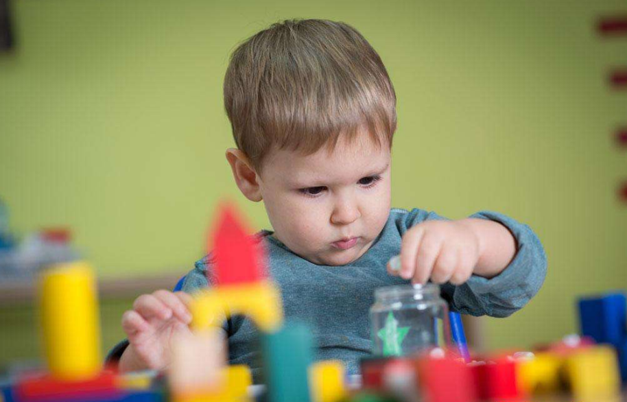 陪玩玩具開(kāi)心的說(shuō)說(shuō) 孩子玩玩具發(fā)什么說(shuō)說(shuō)好