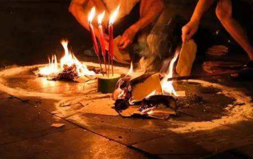 中元節(jié)孕婦可以上香燒紙嗎 2018中元節(jié)孕婦可以上墳燒包嗎 中元節(jié)孕婦可以上香燒紙嗎 2018中元節(jié)孕婦可以上墳燒包嗎