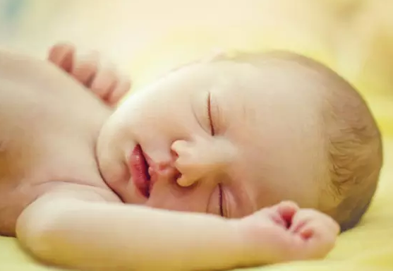 寶寶睡覺靠墻好不好 中元節寶寶可以靠墻睡覺嗎