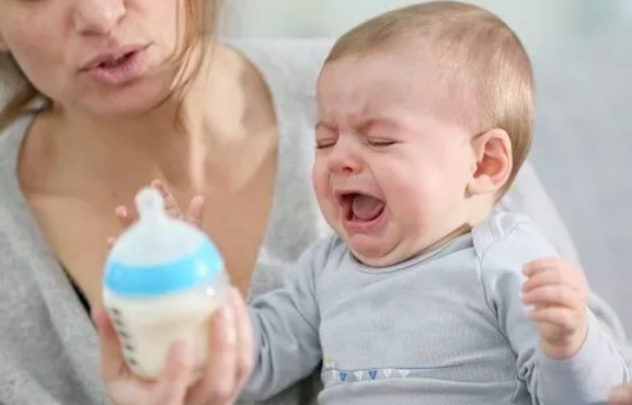 什么時候開始準備引入奶瓶 如何讓奶瓶的引入更順利 什么時候開始準備引入奶瓶 如何讓奶瓶的引入更順利