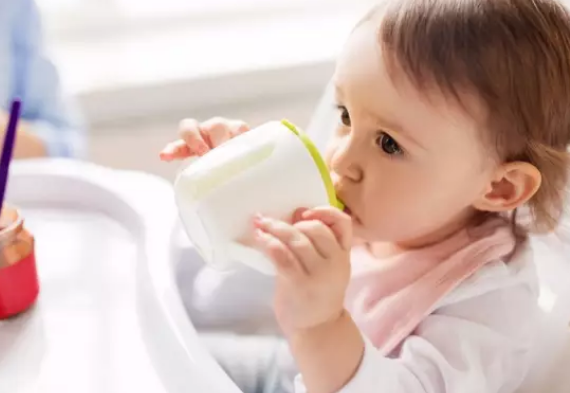 什么時候開始準備引入奶瓶 如何讓奶瓶的引入更順利 什么時候開始準備引入奶瓶 如何讓奶瓶的引入更順利