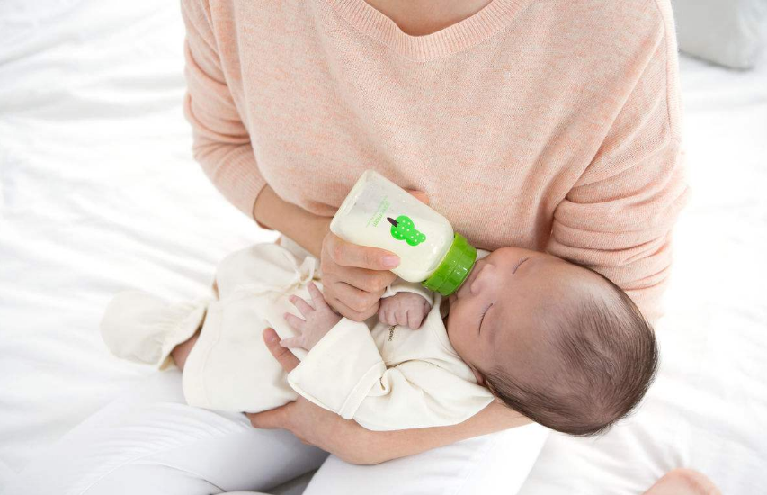 寶寶便便呈奶瓣狀是什么原因 怎么調理好寶寶的腸胃