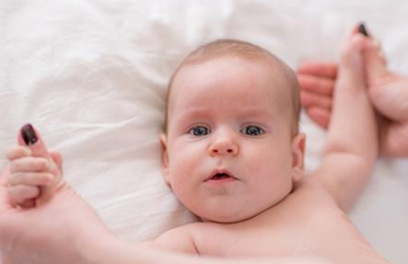 寶寶肺經正確手法圖 小兒補肺經的推拿手法 寶寶肺經正確手法圖 小兒補肺經的推拿手法