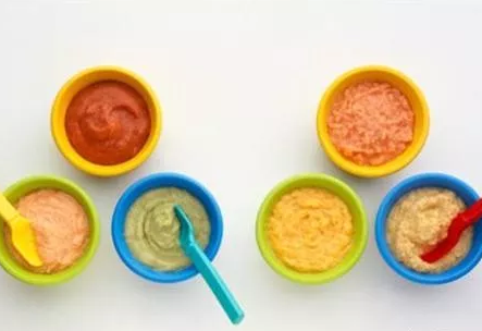 6個月的寶寶如何添加輔食 寶寶初期添加輔食應注意什么 6個月的寶寶如何添加輔食 寶寶初期添加輔食應注意什么