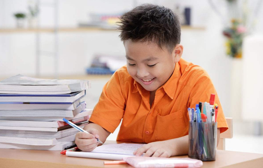 孩子上學前有很多作業沒做怎么辦 怎么讓孩子自覺做作業