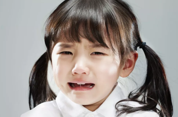幼兒園開學(xué)怎么教育孩子不哭 孩子上幼兒園哭老師怎么應(yīng)對(duì)