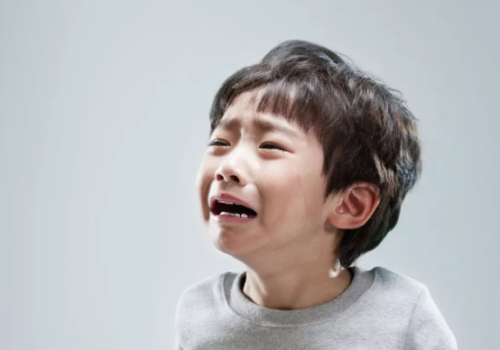 幼兒園開學(xué)怎么教育孩子不哭 孩子上幼兒園哭老師怎么應(yīng)對(duì)