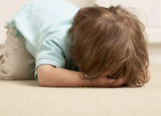 幼兒園開學(xué)怎么教育孩子不哭 孩子上幼兒園哭老師怎么應(yīng)對(duì)