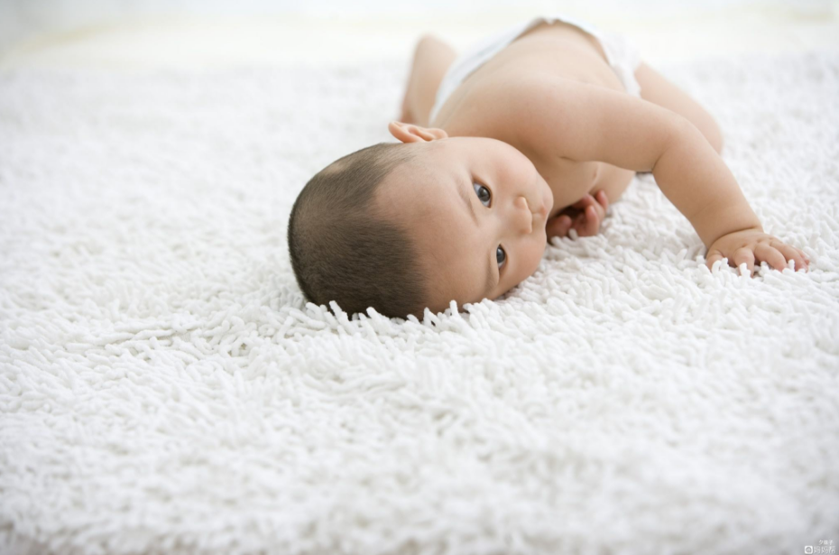 寶寶從床上掉下來了媽媽怎么辦好 寶寶從床上掉下來正確做法 寶寶從床上掉下來了媽媽怎么辦好 寶寶從床上掉下來正確做法