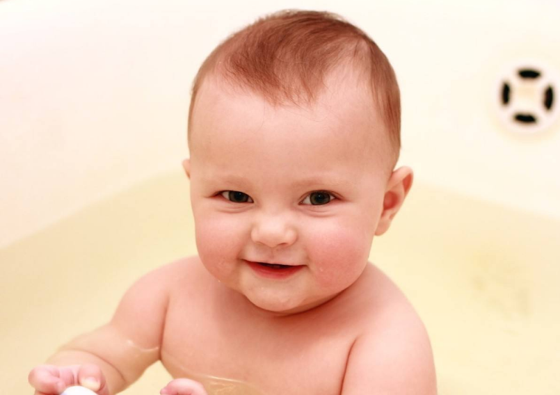 寶寶頭發枯黃是生病了嗎 怎么改善孩子頭發枯黃的情況