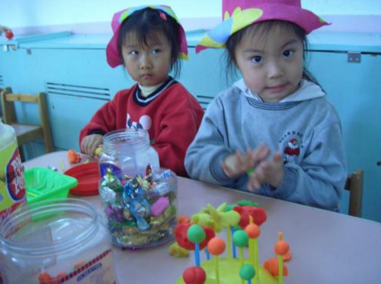 第一次送孩子幼兒園說說 孩子幼兒園開學第一天心情感慨