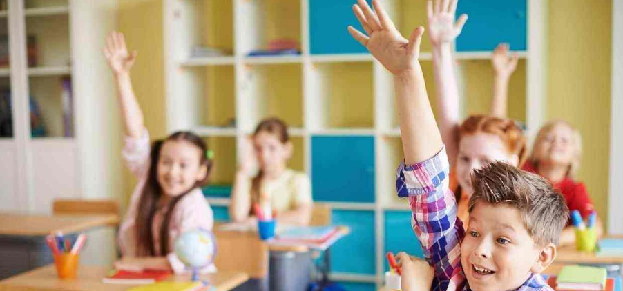 孩子不喜歡跟別人打招呼怎么辦 怎么讓孩子愿意跟別人打招呼