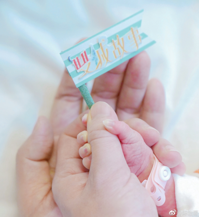 陳怡蓉產(chǎn)女 自侃女兒是混血