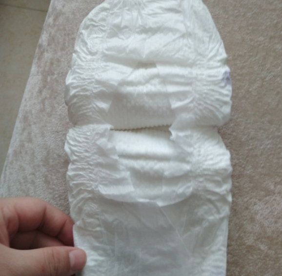 迷糊熊和爹地寶貝紙尿褲哪個好 迷糊熊紙尿褲使用測評