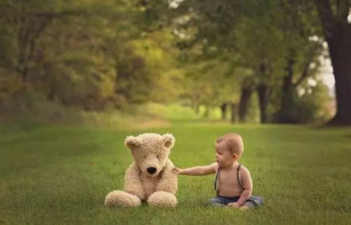 孩子為什么會對著玩具說話 孩子對著玩具說話正常嗎 孩子為什么會對著玩具說話 孩子對著玩具說話正常嗎