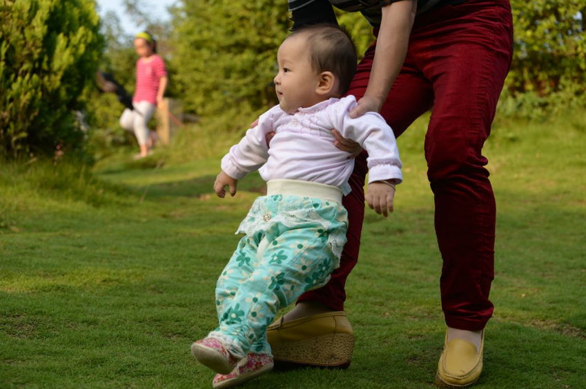 孩子學走路要做好哪些準備 孩子學走路準備工作 孩子學走路要做好哪些準備 孩子學走路準備工作