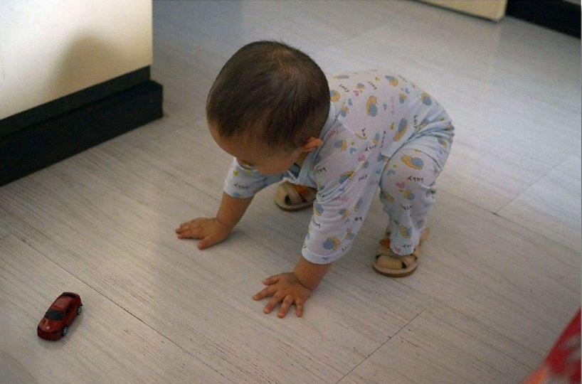 孩子學走路要做好哪些準備 孩子學走路準備工作 孩子學走路要做好哪些準備 孩子學走路準備工作