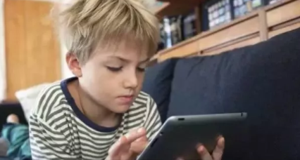 讓孩子玩手機好嗎 怎么幫助孩子脫離手機癮