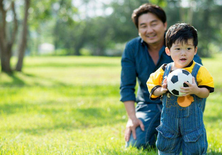 爸爸陪伴孩子的說說 爸爸陪伴孩子時間少心情感慨