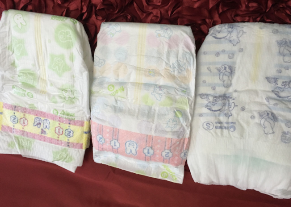 尤妮佳Natural moony和花王對比 尤妮佳和國產(chǎn)進(jìn)口花王紙尿褲哪個(gè)好