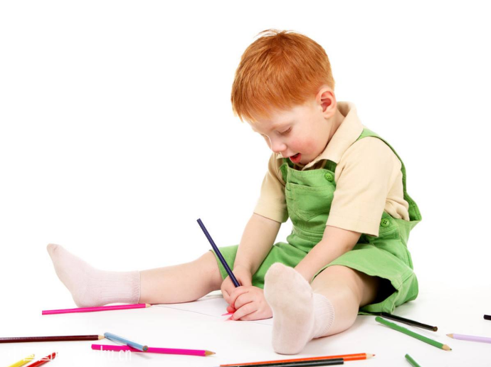 表揚孩子畫畫說說 關于孩子去學畫畫說說朋友圈