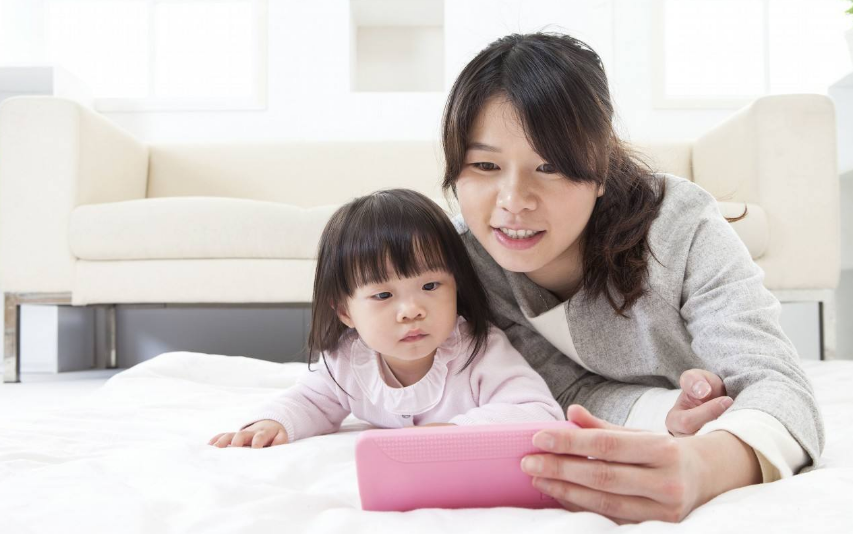 姓何女寶寶起什么名字好 姓何女孩名字高端大氣