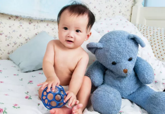 小孩和小孩吃飯坐一桌好嗎 怎么教寶寶吃飯怎么不吵鬧