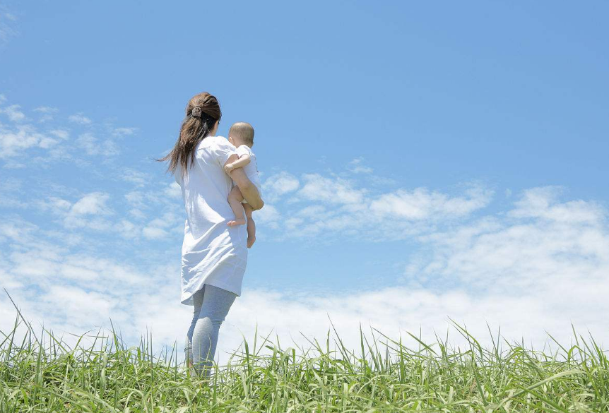 帶孩子回家心情 在家?guī)Ш⒆诱f說朋友圈