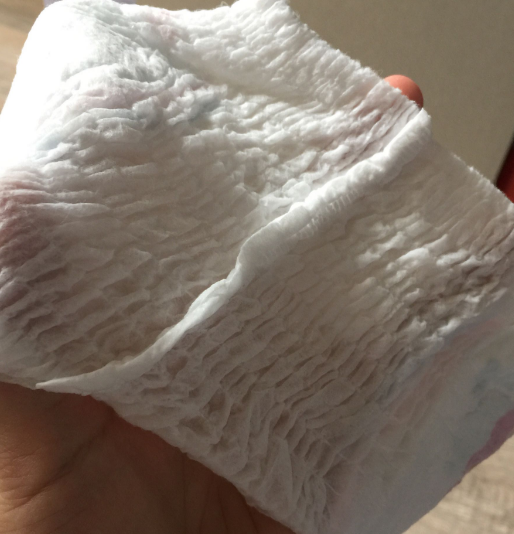 康之良品的紙尿褲和花王對比 康之良品金冠啟步褲使用測評