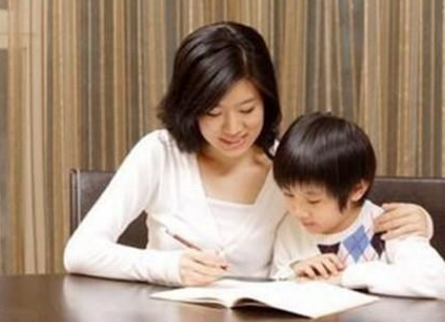 給孩子檢查作業的方法 要不要盯著孩子寫作業