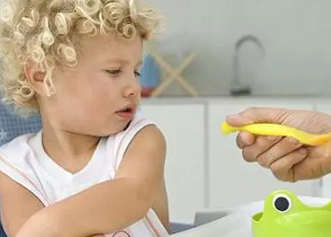 秋天寶寶怎么預(yù)防干燥 寶寶秋天防干燥吃什么好