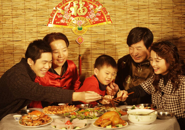 陪爸媽吃飯的說說 陪家人吃飯幸福的句子 陪爸媽吃飯的說說 陪家人吃飯幸福的句子