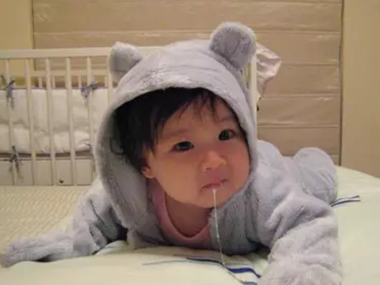 孩子胃受涼嘔吐小妙招 冬天寶寶受涼吐奶妙招 孩子胃受涼嘔吐小妙招 冬天寶寶受涼吐奶妙招