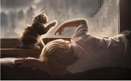 父母應(yīng)該讓孩子接觸負(fù)面新聞嗎 父母怎么幫助孩子面對